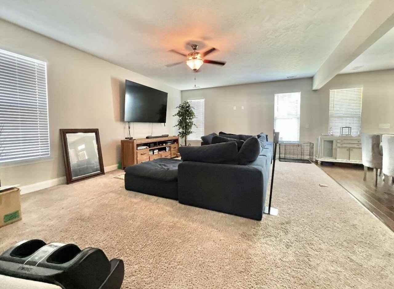 3085 Margot Ln - Photo 3 of 12