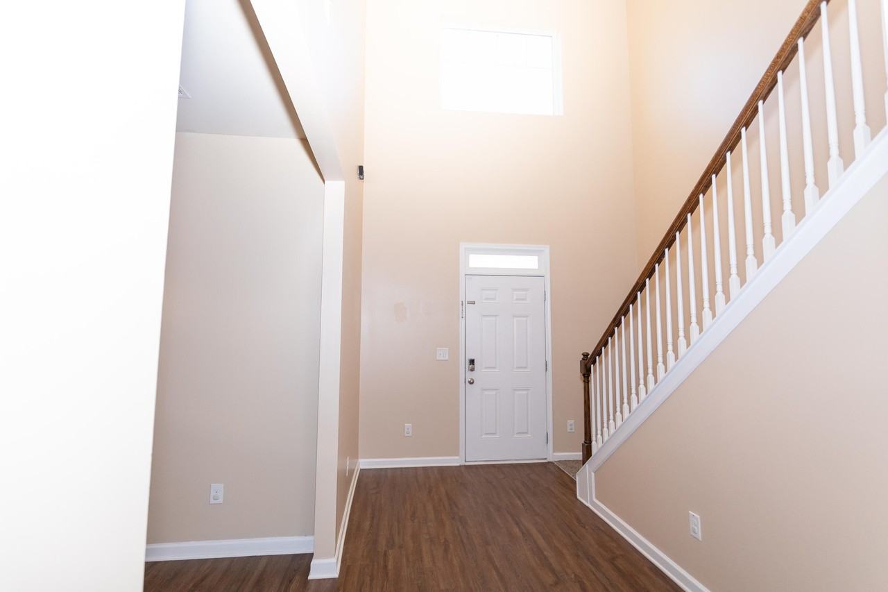 4632 Southwind Rd - Photo 3 of 48