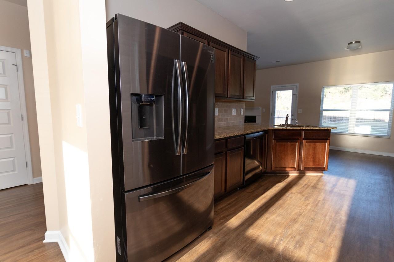 4632 Southwind Rd - Photo 7 of 48