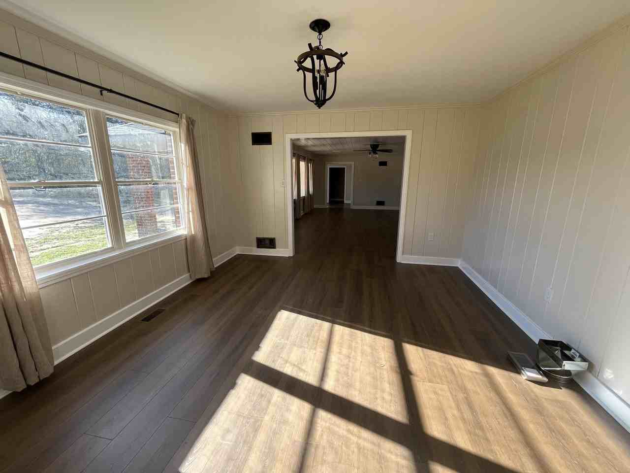 2110 Broome Rd - Photo 2 of 16