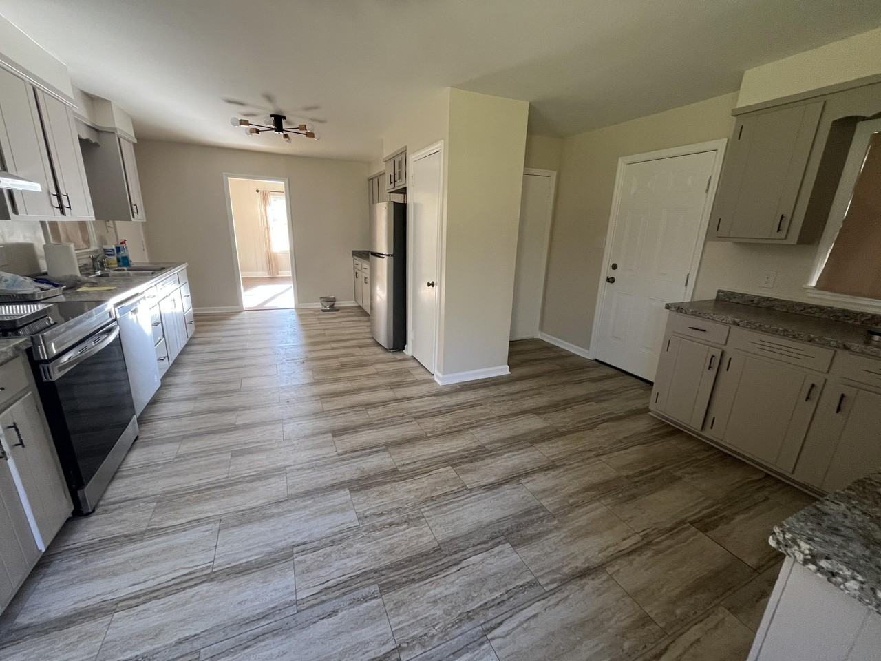 2110 Broome Rd - Photo 6 of 16