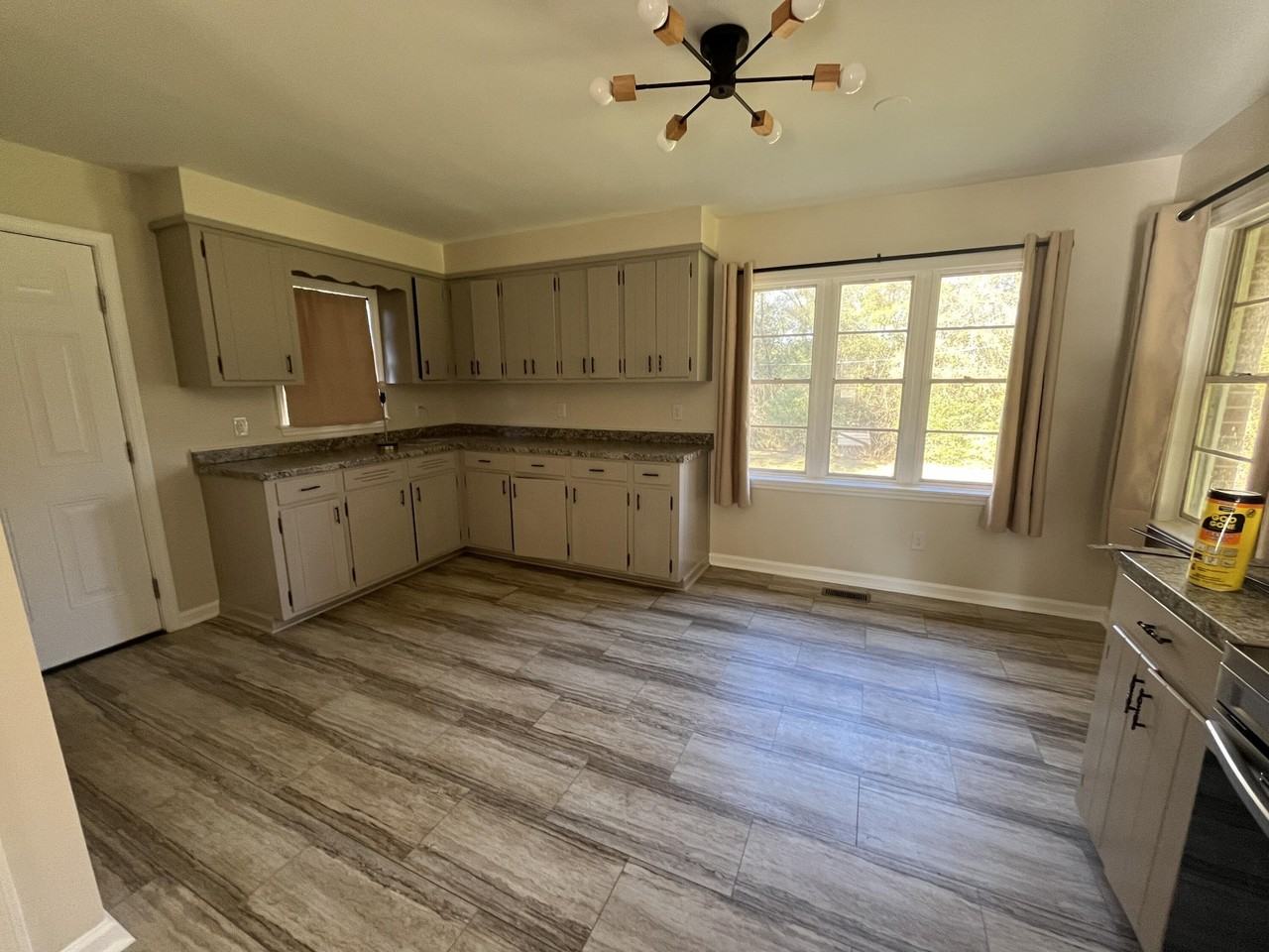 2110 Broome Rd - Photo 7 of 16