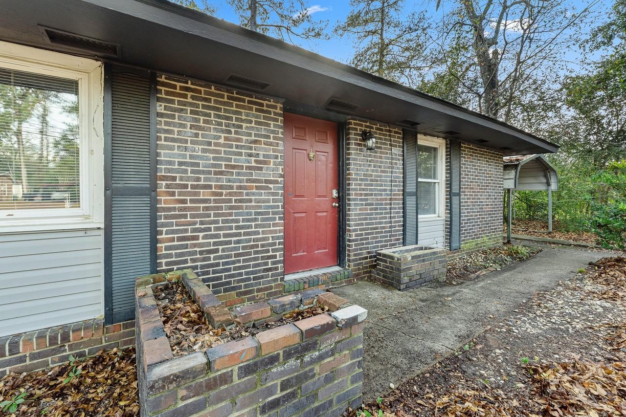 2226 Raleigh Dr - Photo 2 of 15