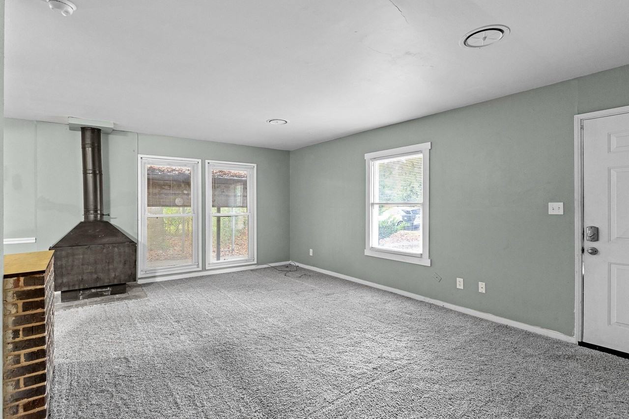 2226 Raleigh Dr - Photo 3 of 15