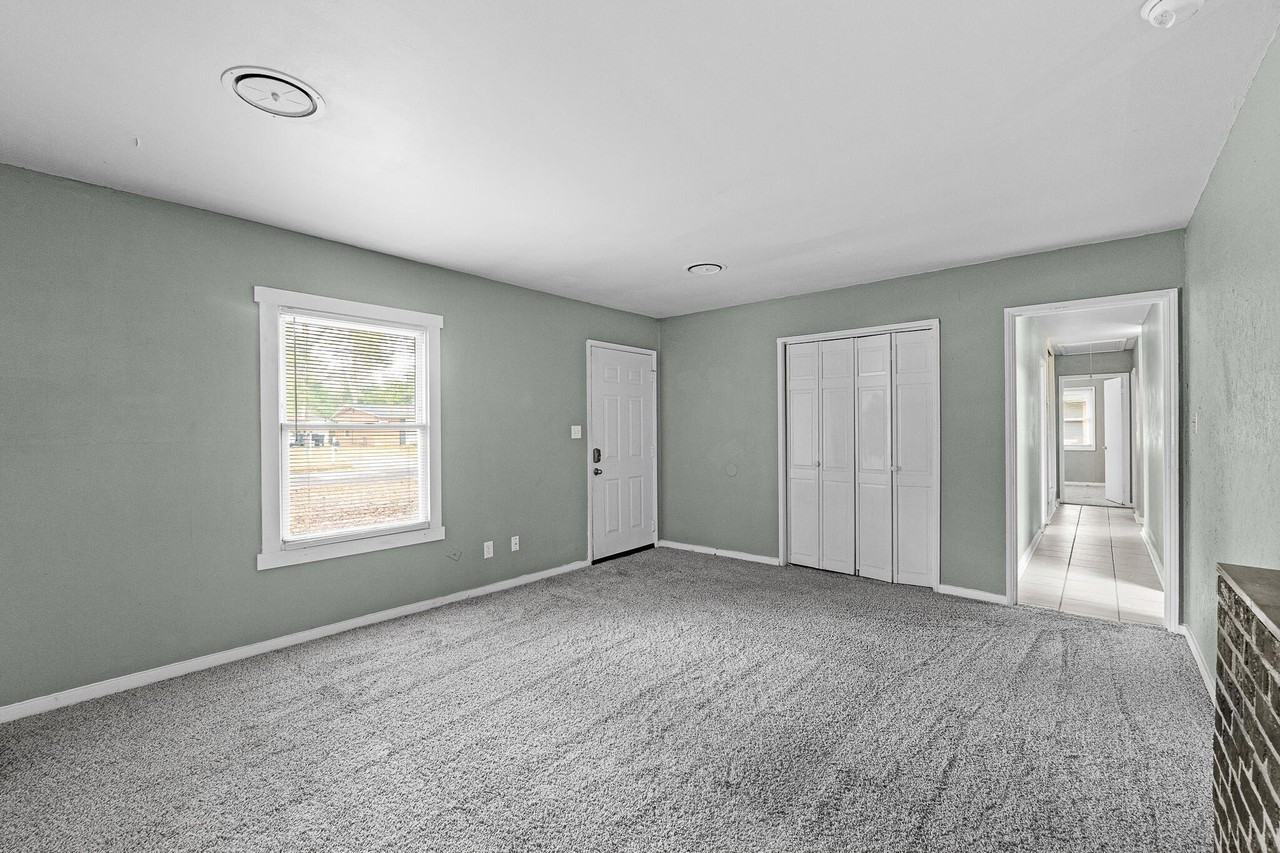 2226 Raleigh Dr - Photo 4 of 15