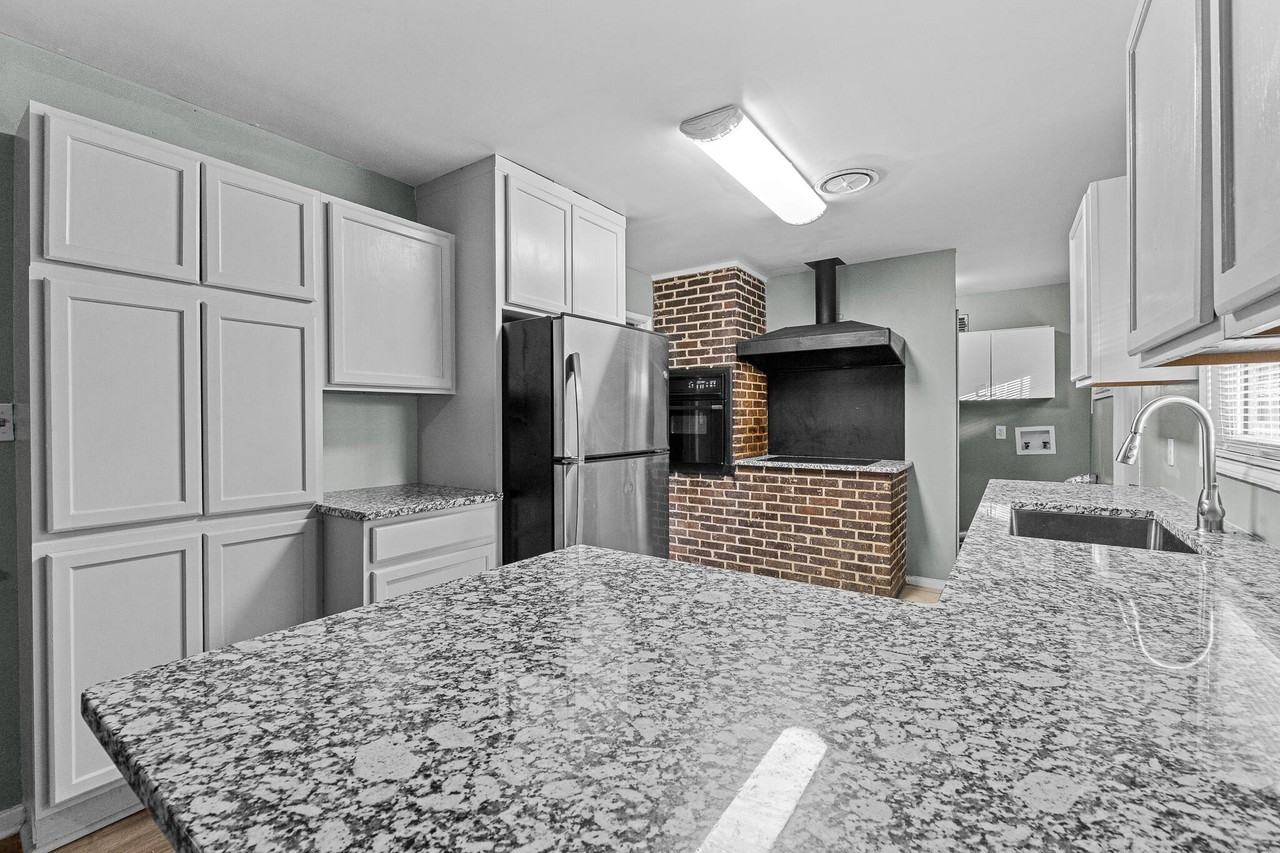 2226 Raleigh Dr - Photo 5 of 15