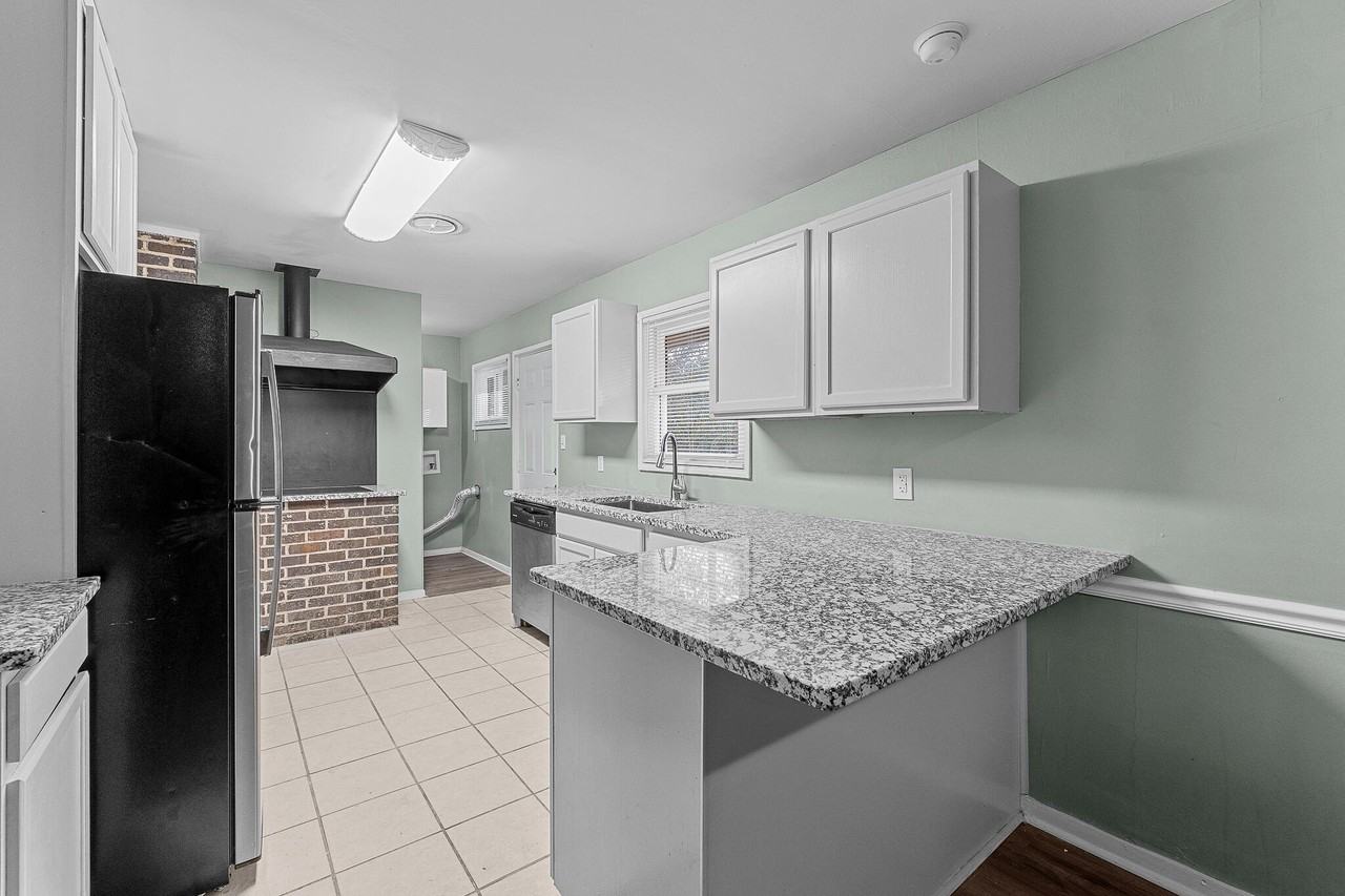 2226 Raleigh Dr - Photo 6 of 15