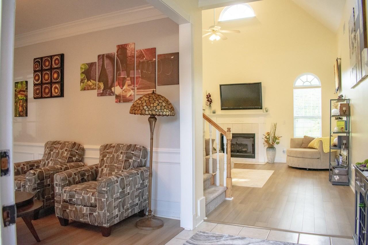 5055 Sussex Dr - Photo 3 of 43