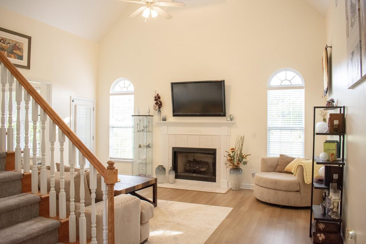 5055 Sussex Dr - Photo 6 of 43