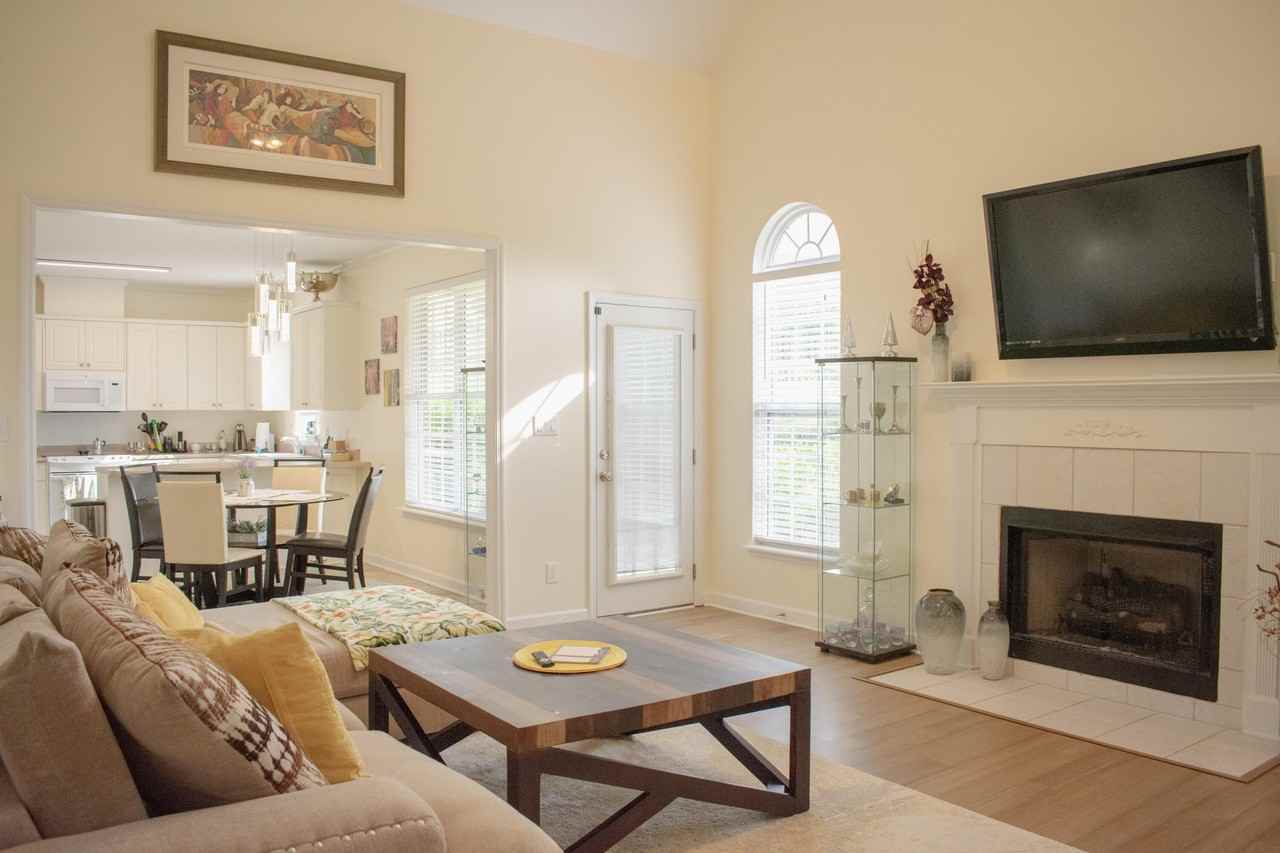 5055 Sussex Dr - Photo 7 of 43