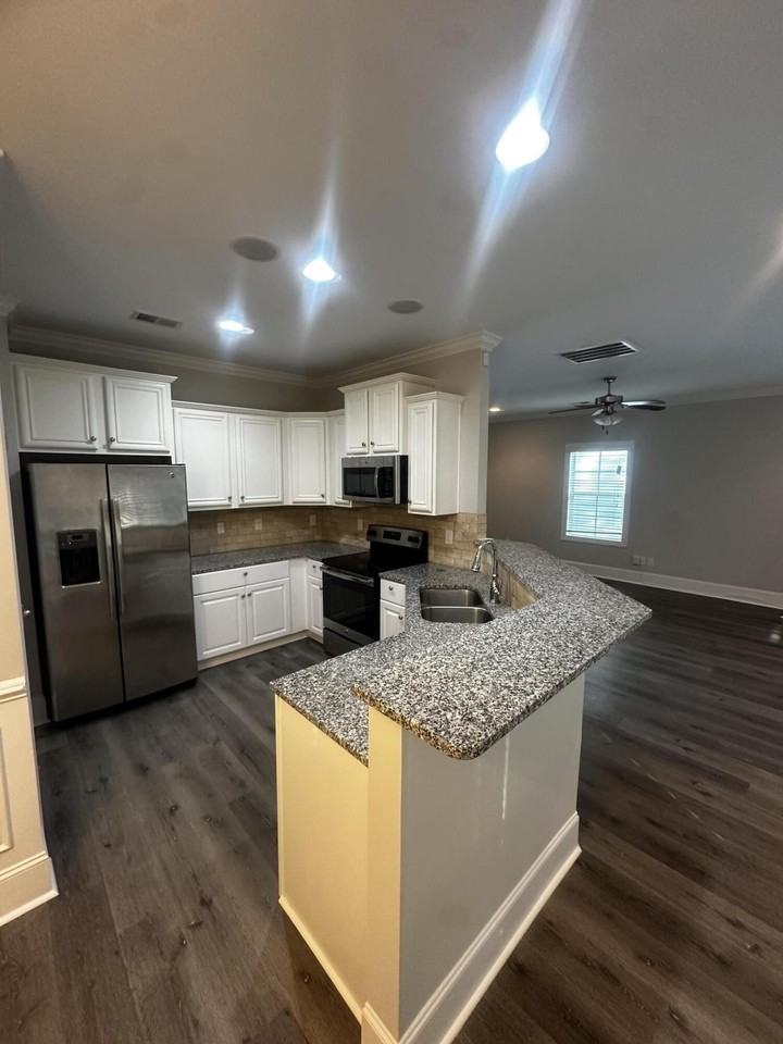 848 Erika Ln - Photo 6 of 24