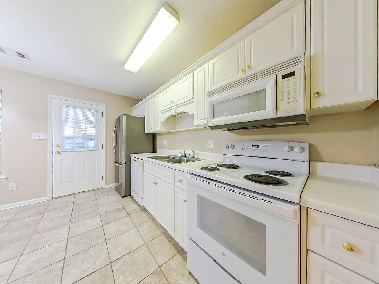 579 Edgecliff Ln - Photo 6 of 15