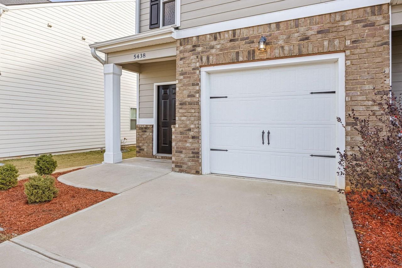 5438 Thrasher Ln - Photo 5 of 46