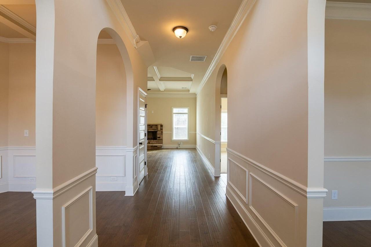 1037 Dietrich Ln - Photo 3 of 38