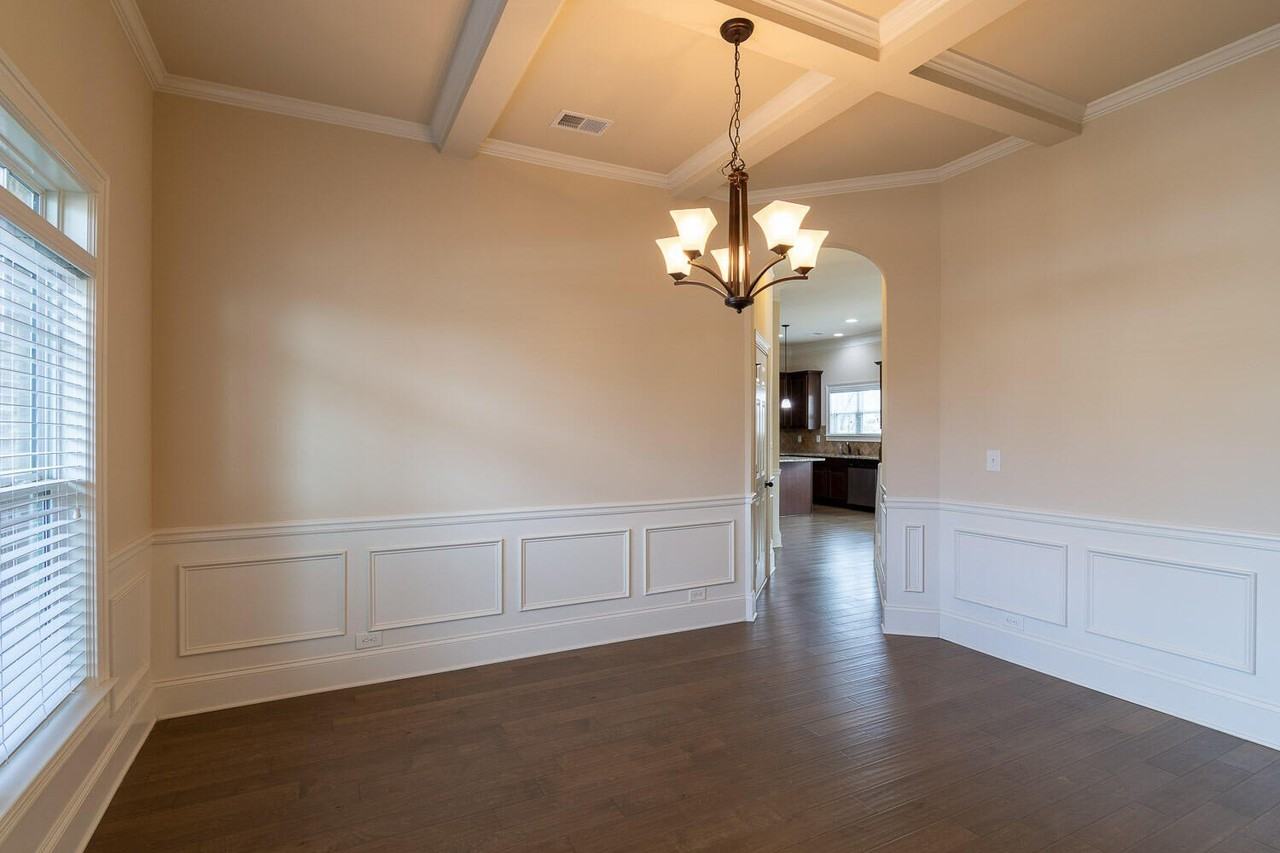 1037 Dietrich Ln - Photo 6 of 38