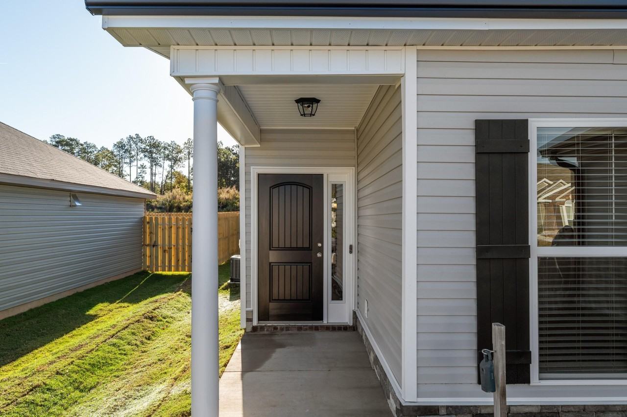 8164 Snelling Dr - Photo 2 of 23