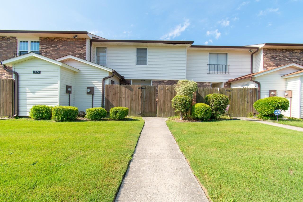 1672 Goshen Rd Apt B3 #B3 - Photo 2 of 13