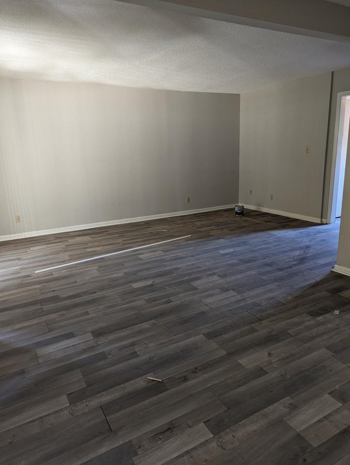 1672 Goshen Rd Apt B3 #B3 - Photo 5 of 13