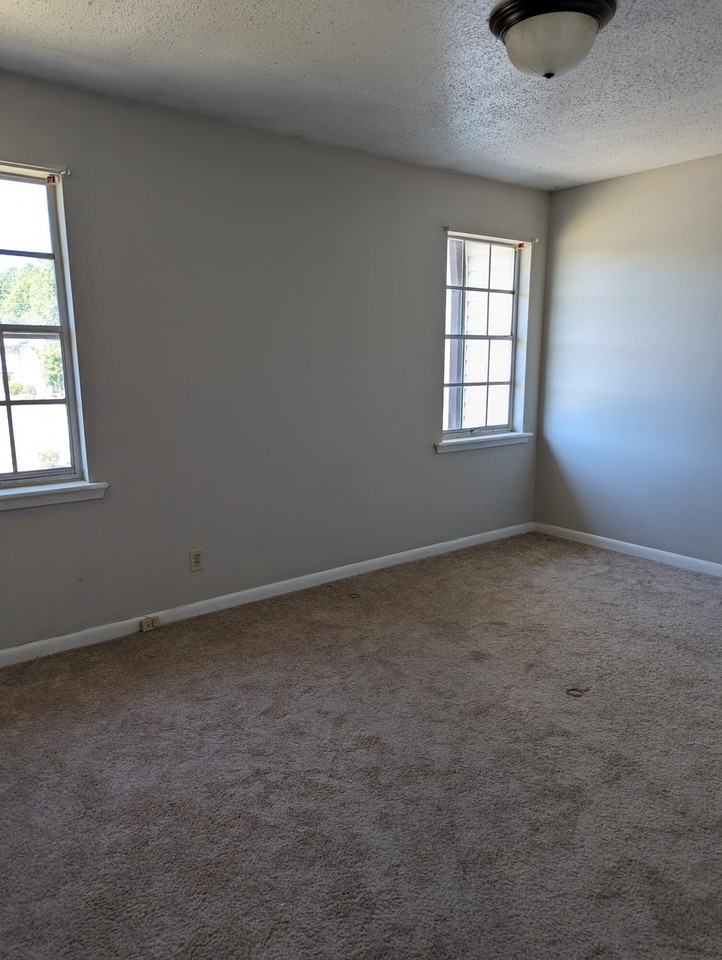 1672 Goshen Rd Apt B3 #B3 - Photo 7 of 13