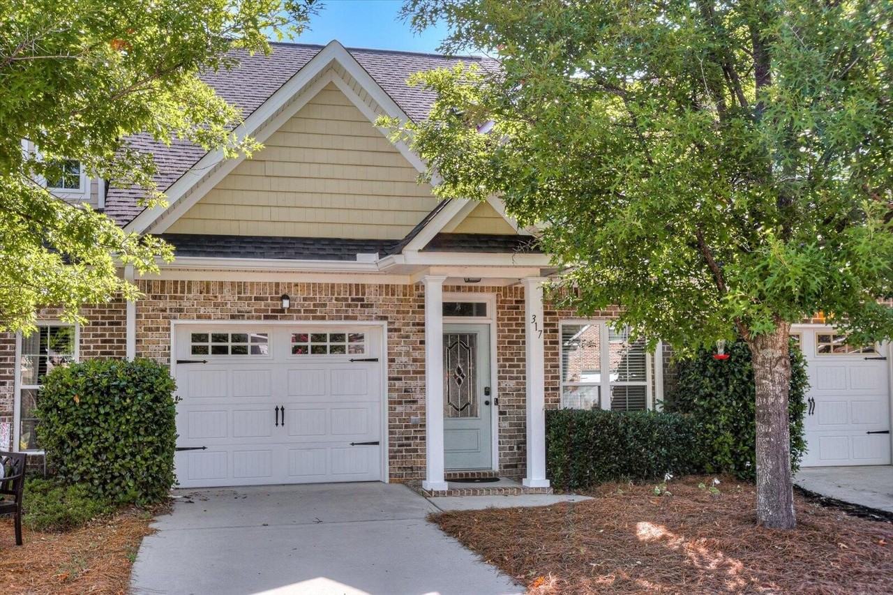 317 Buxton Ln - Photo 2 of 34