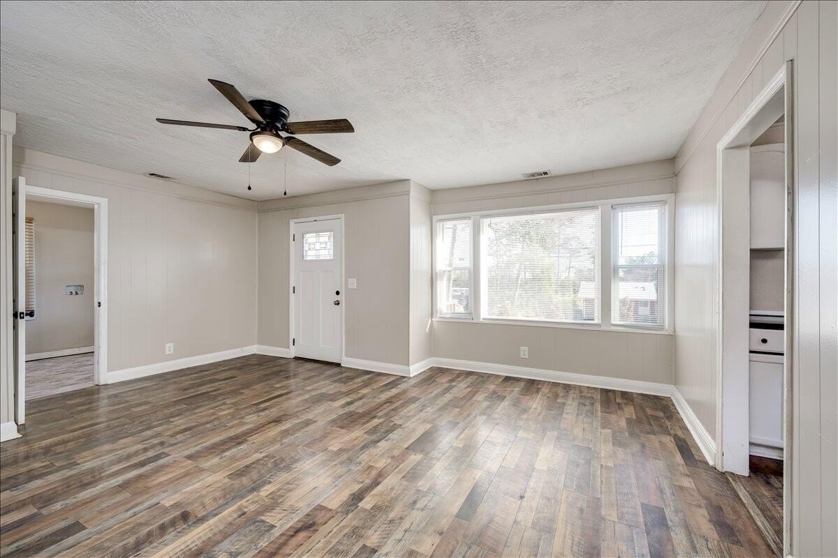 3153 Floyd Dr - Photo 2 of 12