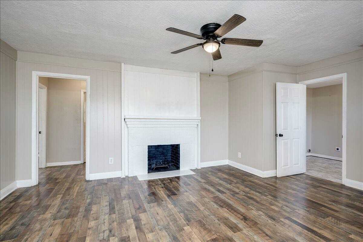 3153 Floyd Dr - Photo 3 of 12