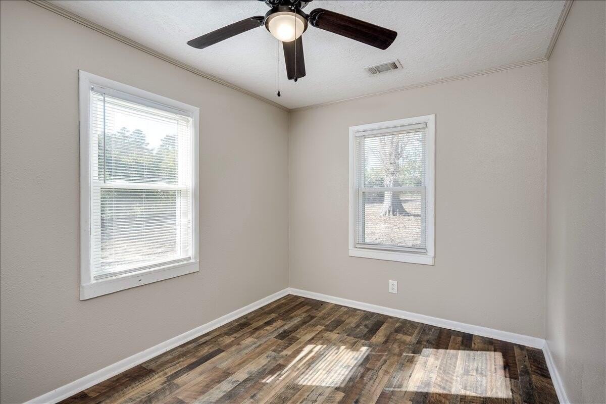 3153 Floyd Dr - Photo 6 of 12