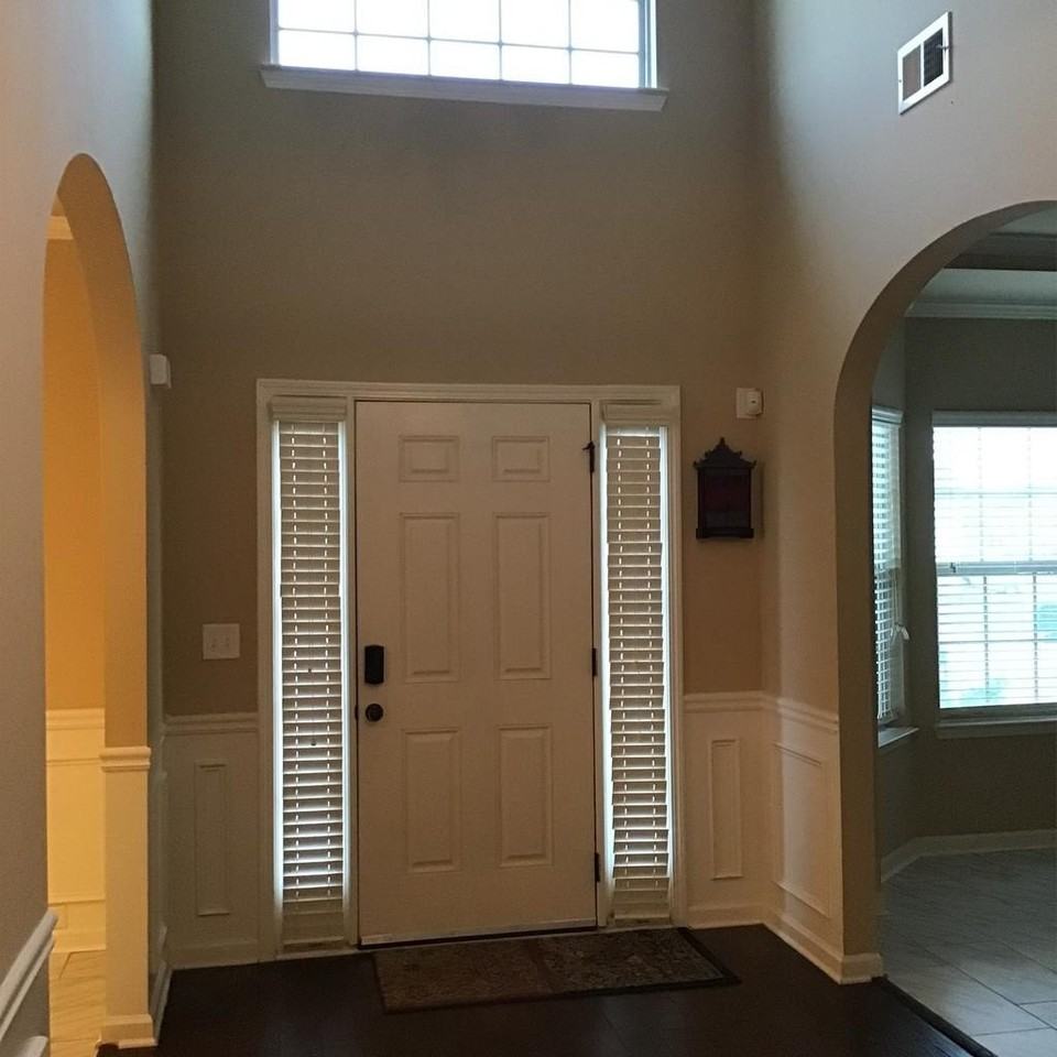 2793 Huntcliffe Dr - Photo 2 of 43