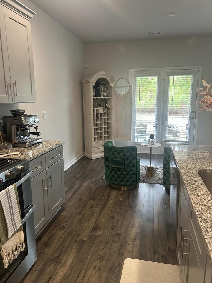 4808 Southwind Rd - Photo 2 of 17