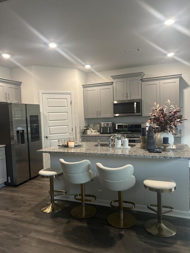 4808 Southwind Rd - Photo 3 of 17