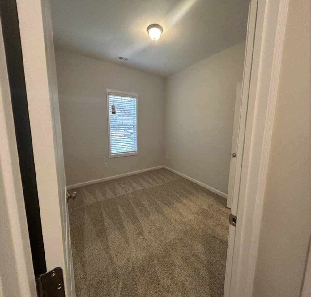 927 Manitou Cir - Photo 3 of 8