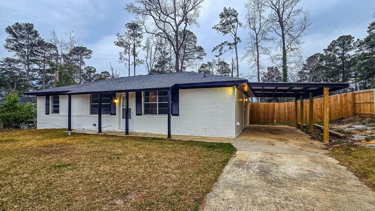 4517 Plantation Rd - Photo 2 of 33