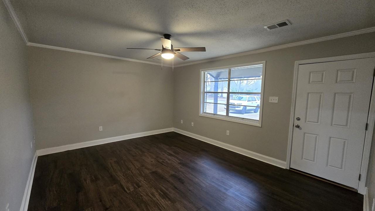 4517 Plantation Rd - Photo 4 of 33