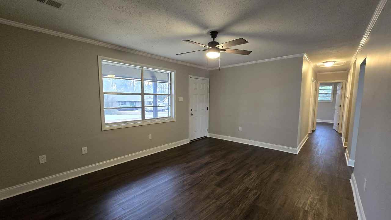 4517 Plantation Rd - Photo 6 of 33