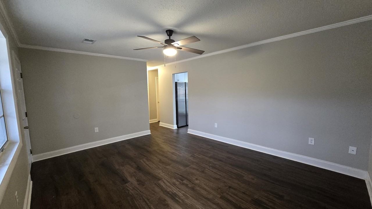 4517 Plantation Rd - Photo 7 of 33