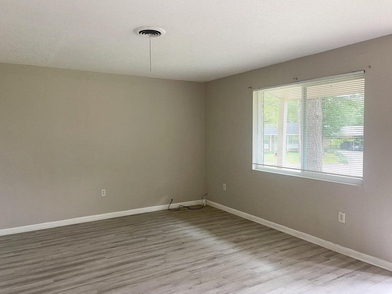 4041 Delray Ct - Photo 5 of 16