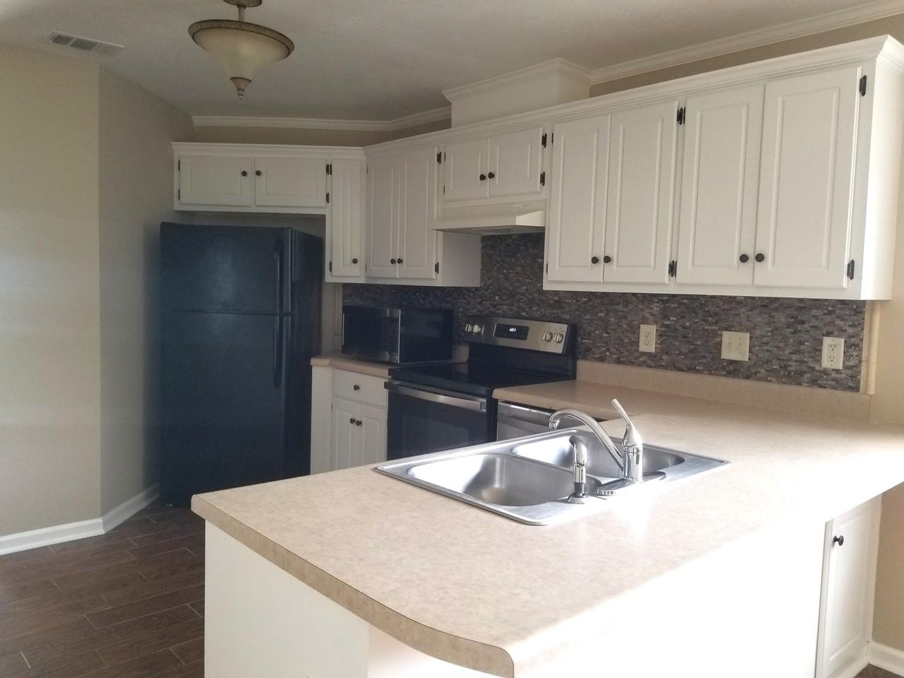 1982 Sylvan Lake Dr - Photo 2 of 11