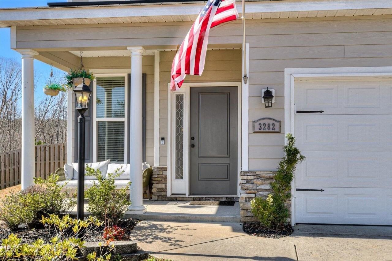 3282 Alexandria Dr - Photo 4 of 46