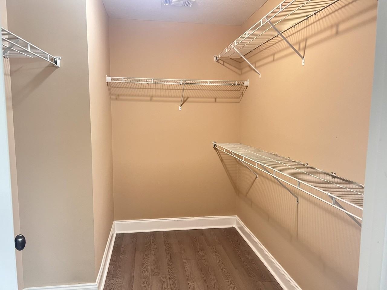 818 Bryan Cir - Photo 4 of 10