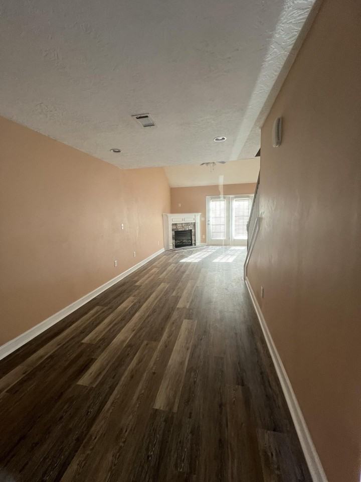 317 York Ln - Photo 3 of 14