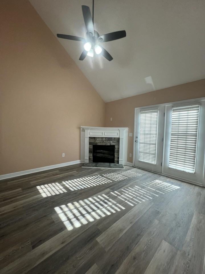 317 York Ln - Photo 4 of 14