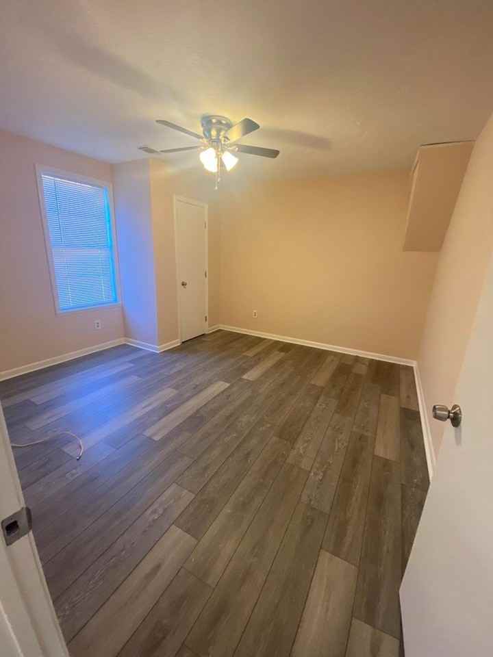 1469 Collins Dr - Photo 2 of 13