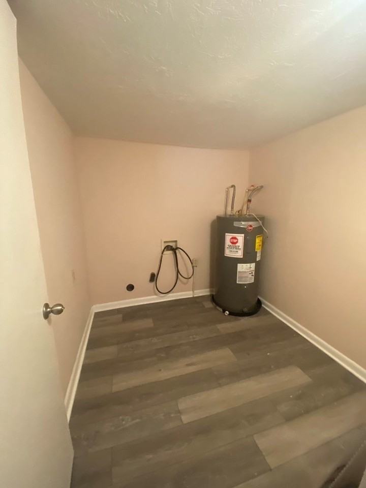 1469 Collins Dr - Photo 7 of 13