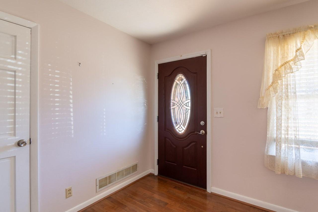 1008 Fairview Rd - Photo 3 of 26