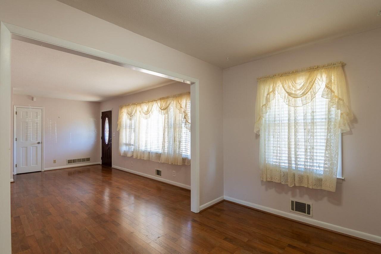 1008 Fairview Rd - Photo 4 of 26