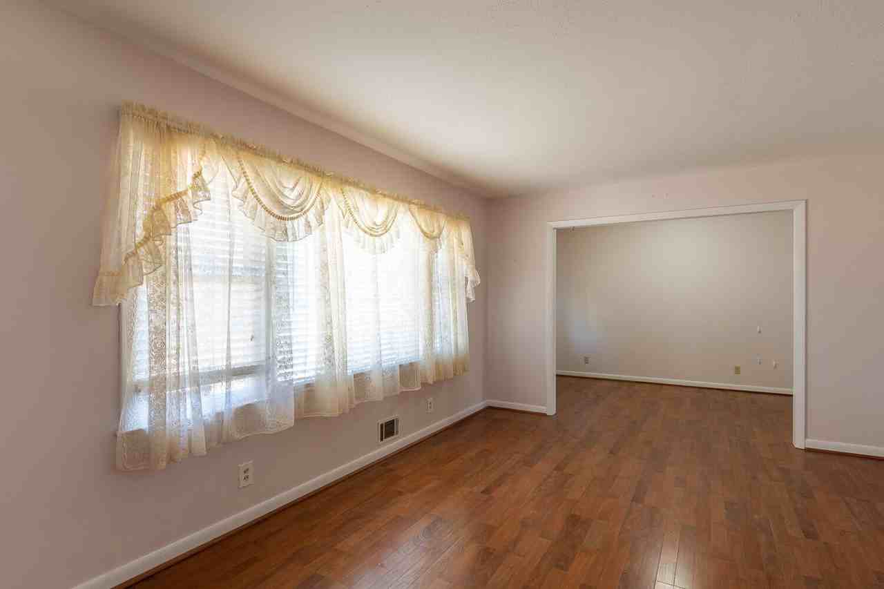 1008 Fairview Rd - Photo 5 of 26