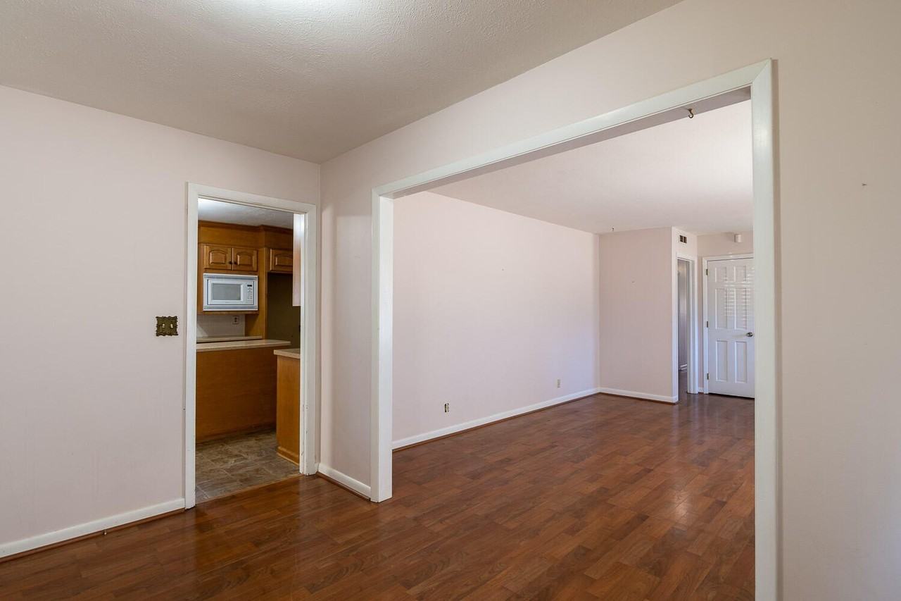 1008 Fairview Rd - Photo 6 of 26