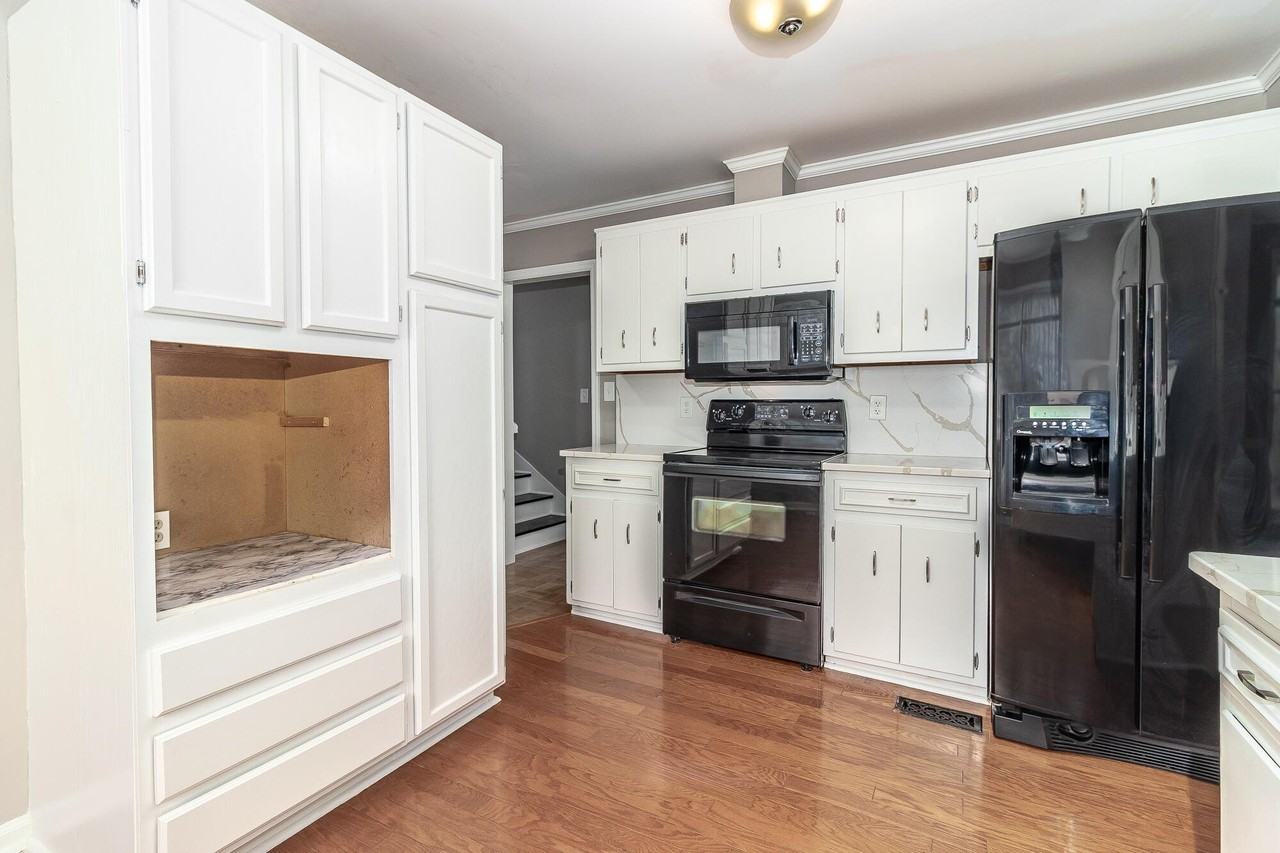 3844 Creek Ct - Photo 7 of 21