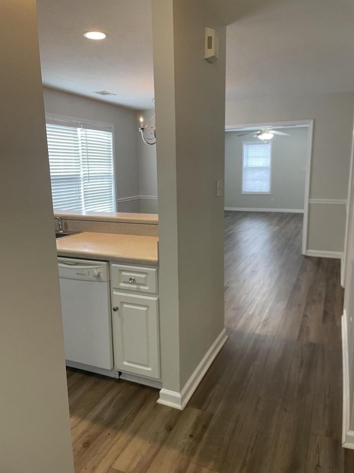 2119 Whitney South Dr - Photo 3 of 20