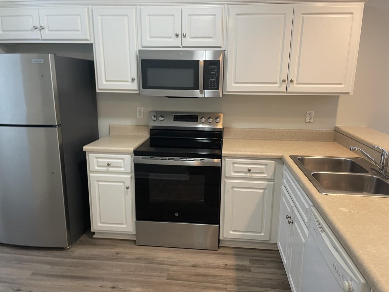 2119 Whitney South Dr - Photo 4 of 20